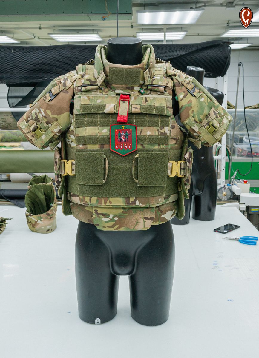 Защитный жилет "Доспех" с карманами под плиты (с наплечниками "Лепесток" + пояс защиты "Фестоны" + воротник)